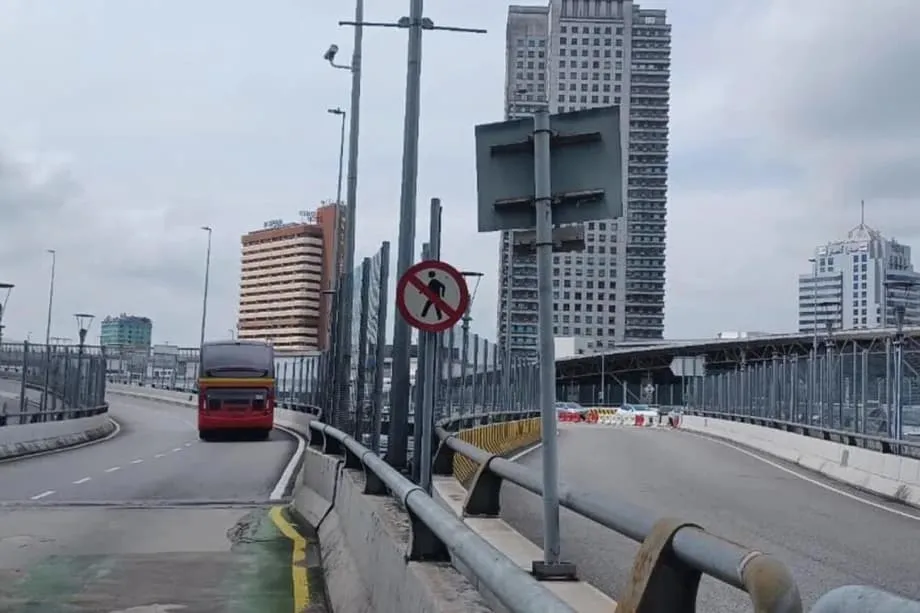 Đi bộ qua Causeway: Vì sao hàng nghìn người bất chấp cảnh báo mới, chấp nhận vượt biên trái phép
