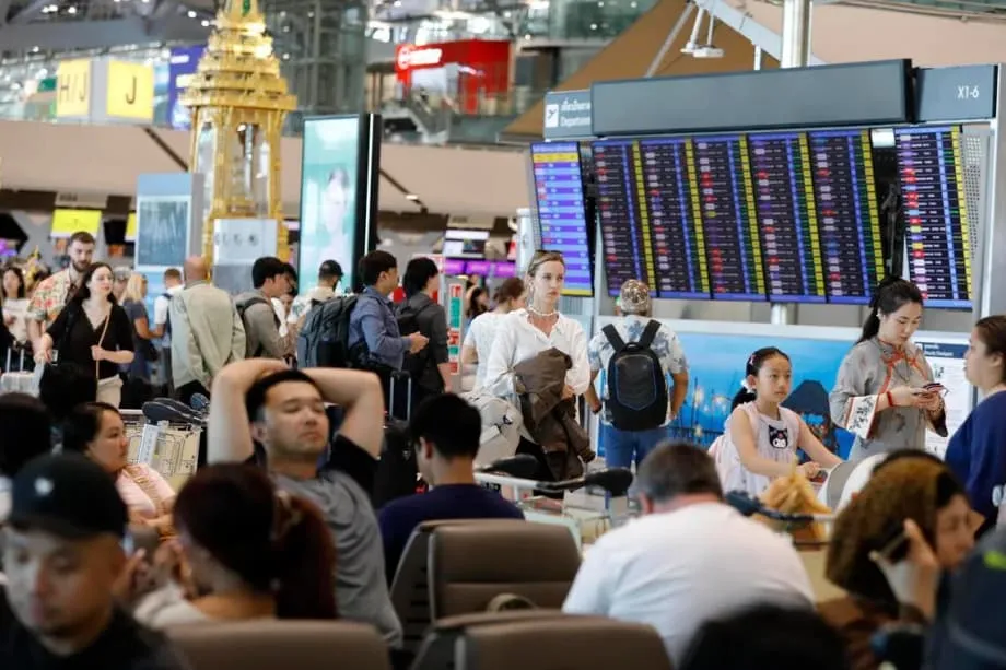 Du khách châu Á đối mặt mùa hè bị cắt chuyến bay, giá vé tăng vọt khi chiến tranh Iran bóp nghẹt nguồn cung nhiên liệu máy bay toàn cầu