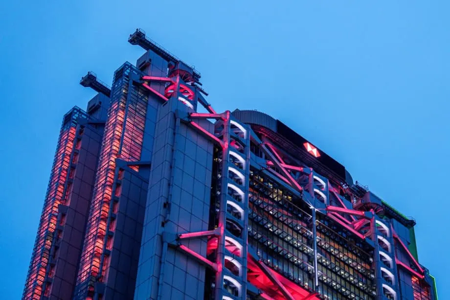 HSBC cân nhắc chấm dứt trợ cấp học phí hậu hĩnh cho nhân viên ngân hàng tại Hong Kong trong nỗ lực cắt giảm chi phí