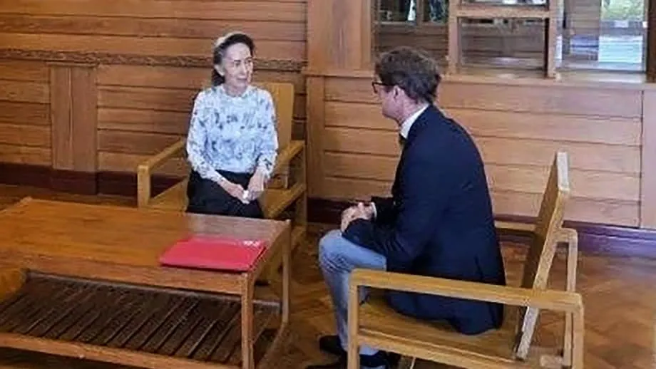 Aung San Suu Kyi gặp đại diện Hội Chữ thập đỏ trong lần tiếp xúc đầu tiên được xác nhận kể từ cuộc đảo chính năm 2021