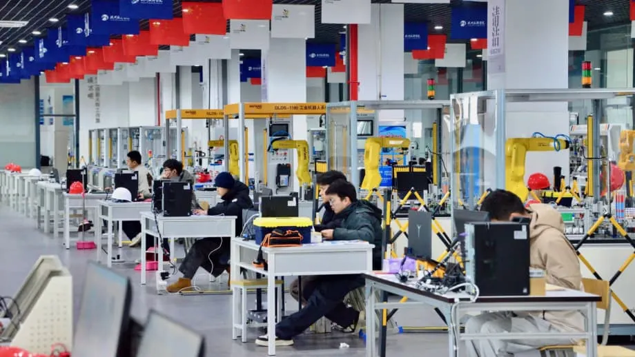 Cuộc cách mạng robot âm thầm của Trung Quốc đang định hình lại nhà máy và việc làm