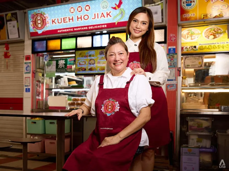 Bên trong Kueh Ho Jiak: Sandy Tan gìn giữ truyền thống bánh kueh của Singapore