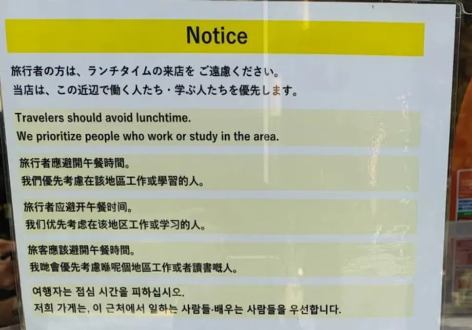 Chuỗi mì soba ở Tokyo gỡ biển báo hạn chế khách du lịch vào giờ ăn trưa giữa tranh luận về tình trạng quá tải du lịch
