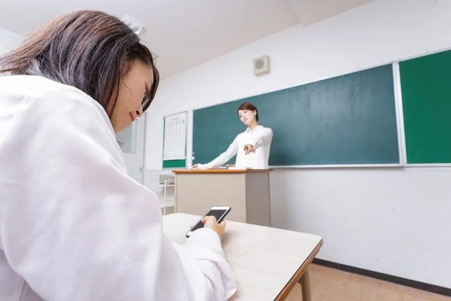 Lệnh cấm điện thoại trên toàn quốc trong lớp học tại Hàn Quốc đối mặt với khó khăn khi các trường áp dụng quy định khác nhau