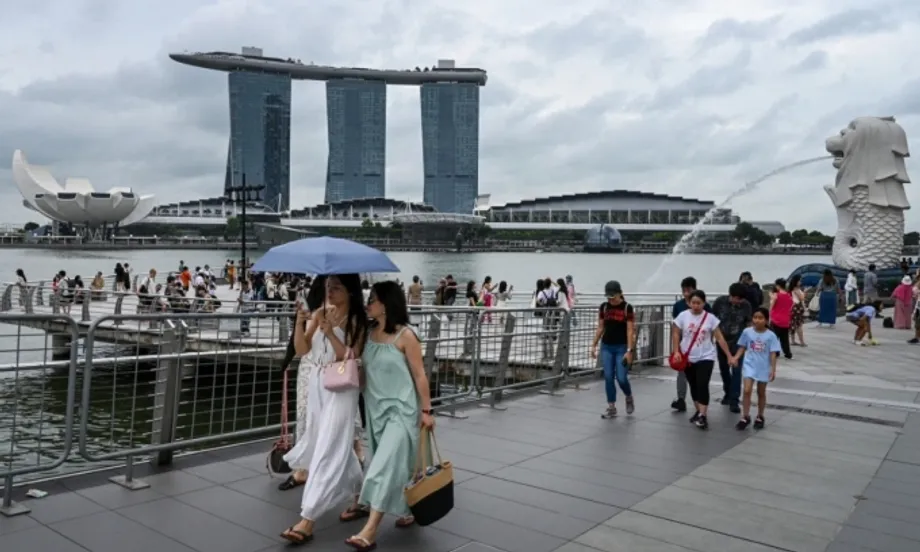Singapore siết chặt việc bán lại phiếu hỗ trợ chi phí sinh hoạt trên mạng: Tác động đối với người dân và các sàn giao dịch